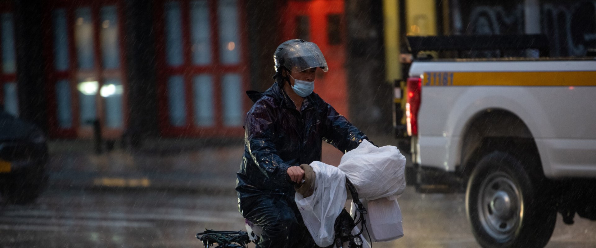 Motorcycle Delivery Services: Understanding the Benefits and Challenges